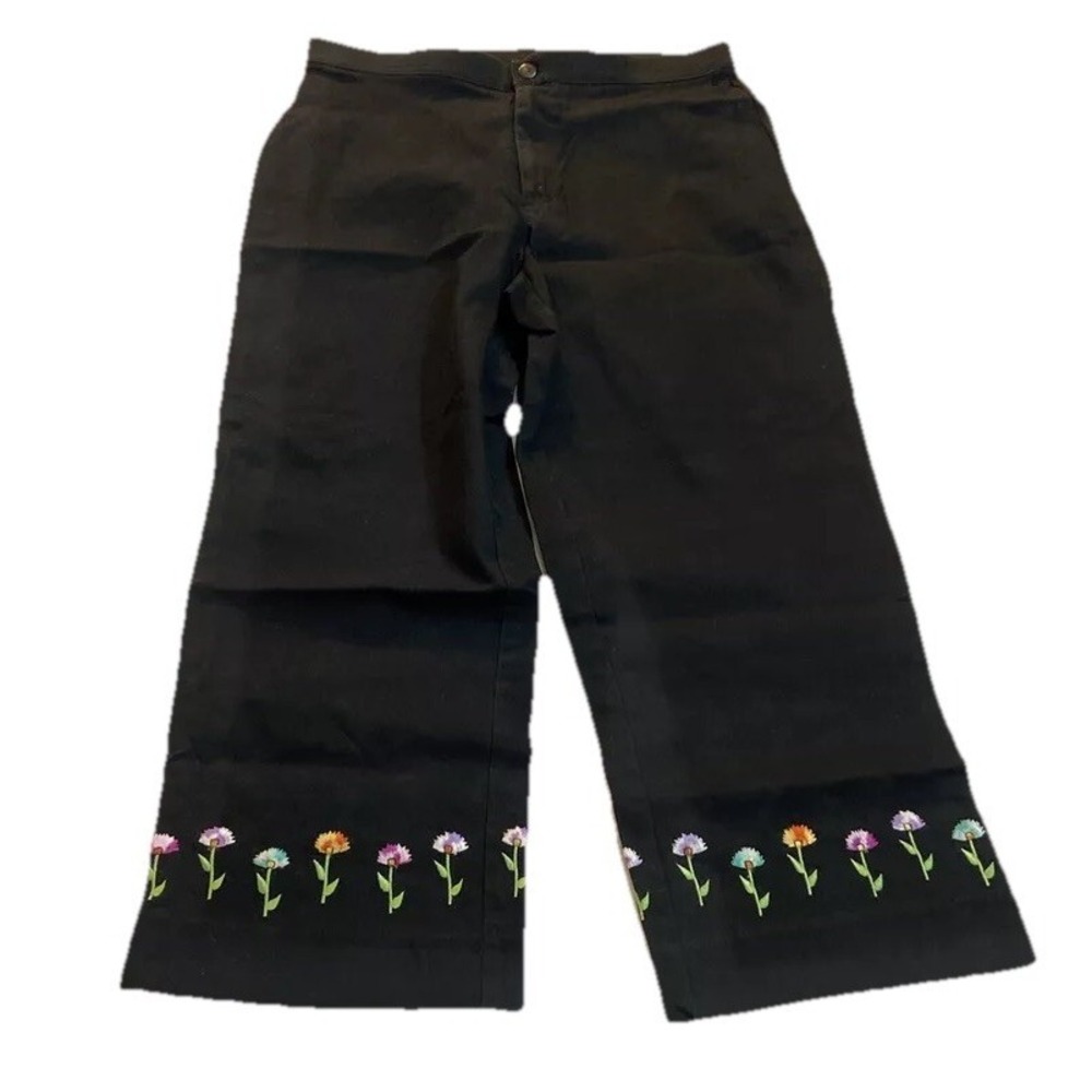 Bay Studio Women's Capri Size 8 Black Flowers